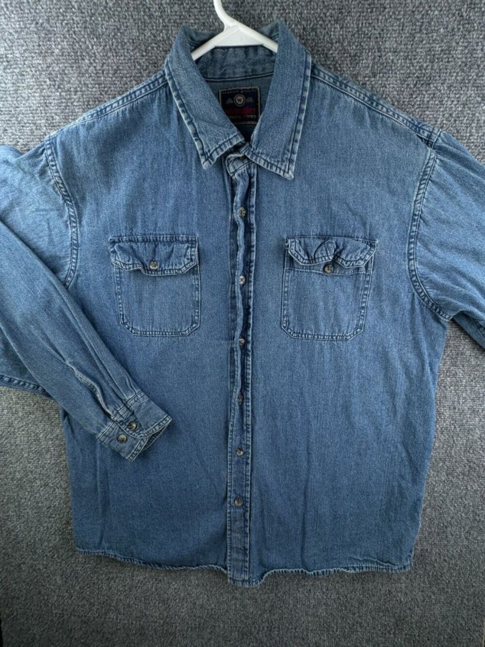 Wrangler Large Blue Denim Button Up Shirt All Cotton W/ Pockets Men’s L/S Adult